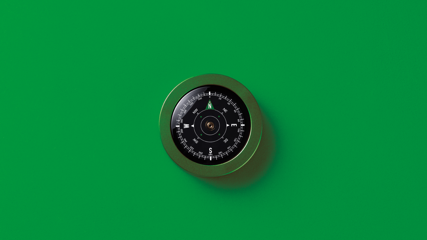 Ein grüner Kompass auf grünem Grund.