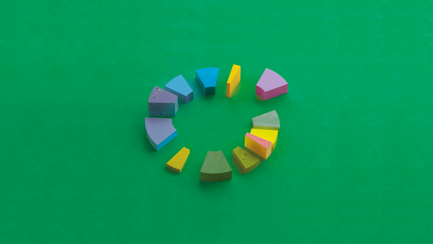 Bunte Bausteine verschiedener Farben und Formen bilden einen Kreis auf gelbem Grund.